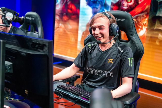 包含FPX力克FNC,Ming极限生还后反打强强对话八强赛,留下经典瞬间的词条 包含FPX力克FNC,Ming极限生还后反打强强对话八强赛,留下经典瞬间的词条