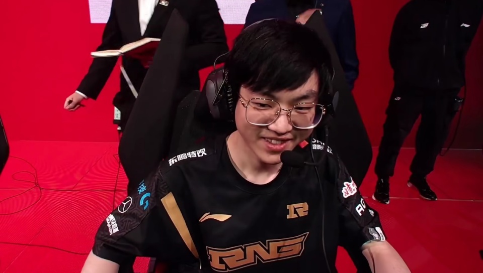 开云体育官网-RNG横扫TL，Faker单局斩获MVP强强对话全球总决赛，技惊四座