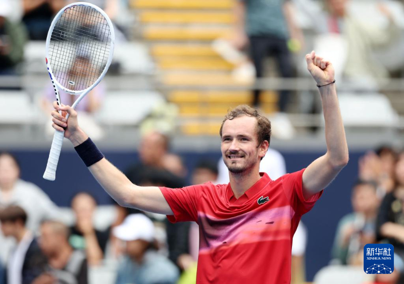 开云体育下载-法国网球队险胜欧洲网球队，梅德韦杰夫爆发神勇