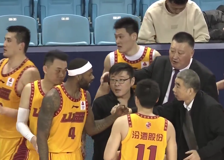 江苏队碾压新疆队,易建联状态火热 江苏队碾压新疆队,易建联状态火热