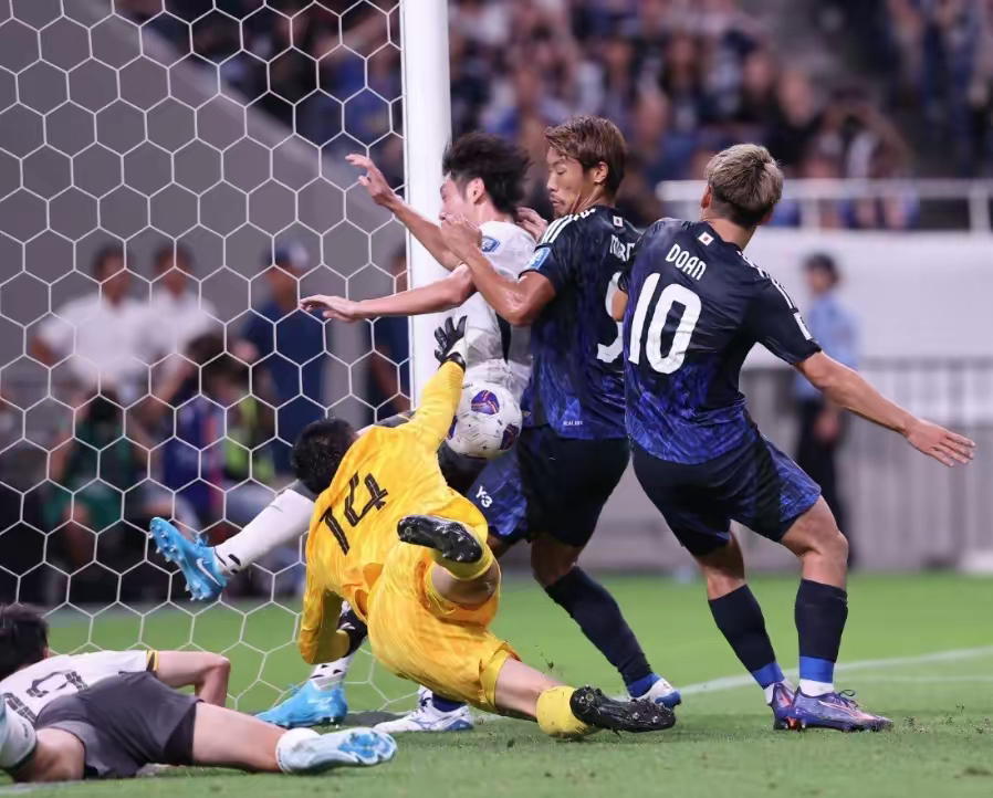 日本网球队险胜世界网球队,克耶高斯制霸全场 日本网球队险胜世界网球队,克耶高斯制霸全场