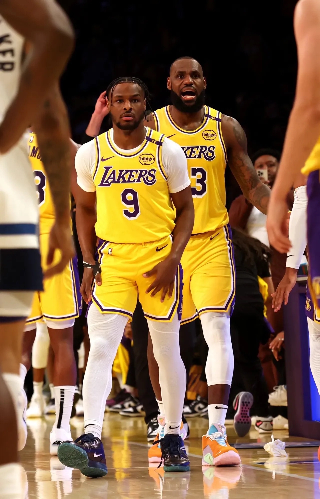 国王横扫天津队，詹姆斯扛起全队