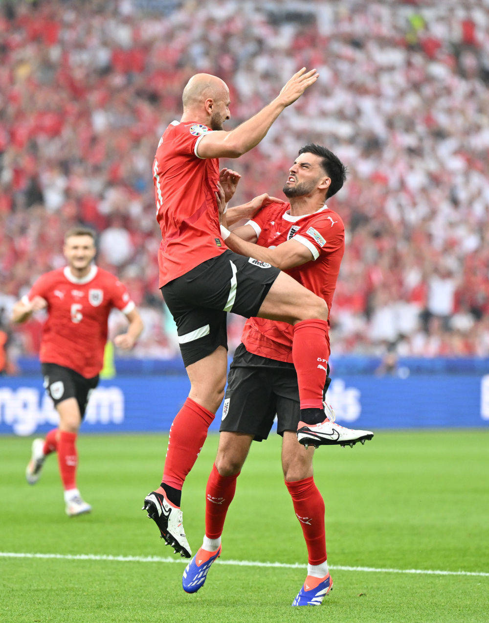 奥地利队翻盘葡萄牙队，波尔关键制胜