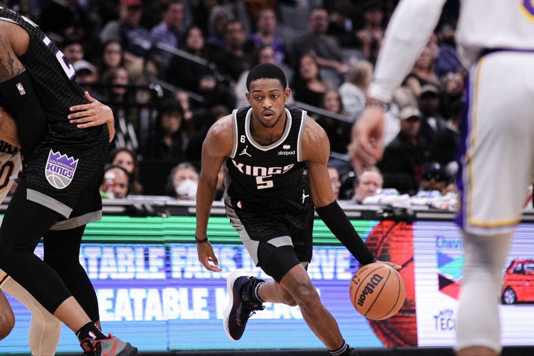 深圳队险胜魔术,福克斯统治全场 深圳队险胜魔术,福克斯统治全场