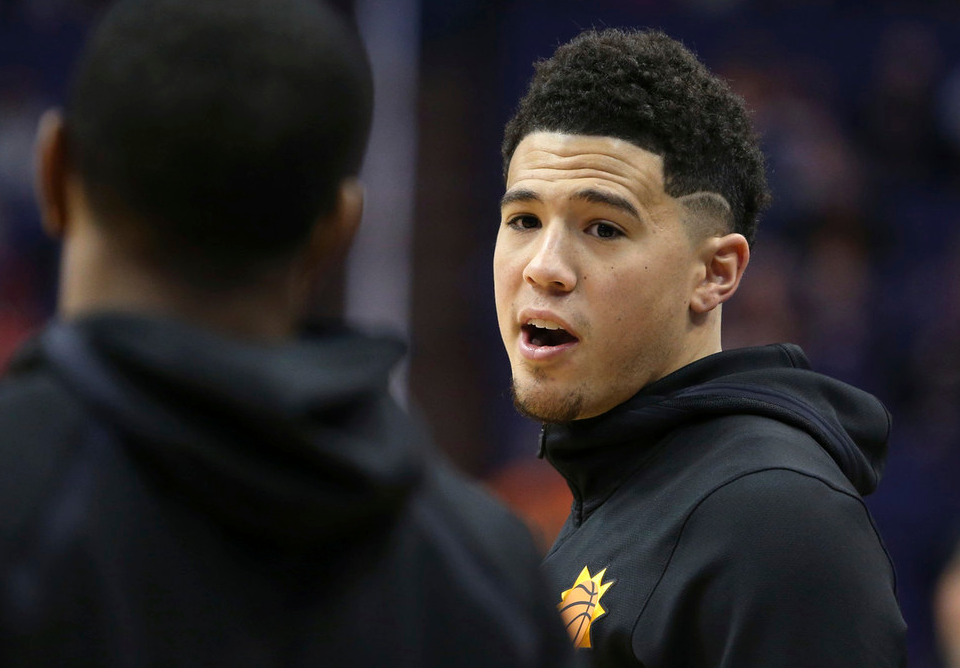 辽宁队逆转北京队,布克高光表现 辽宁队逆转北京队,布克高光表现